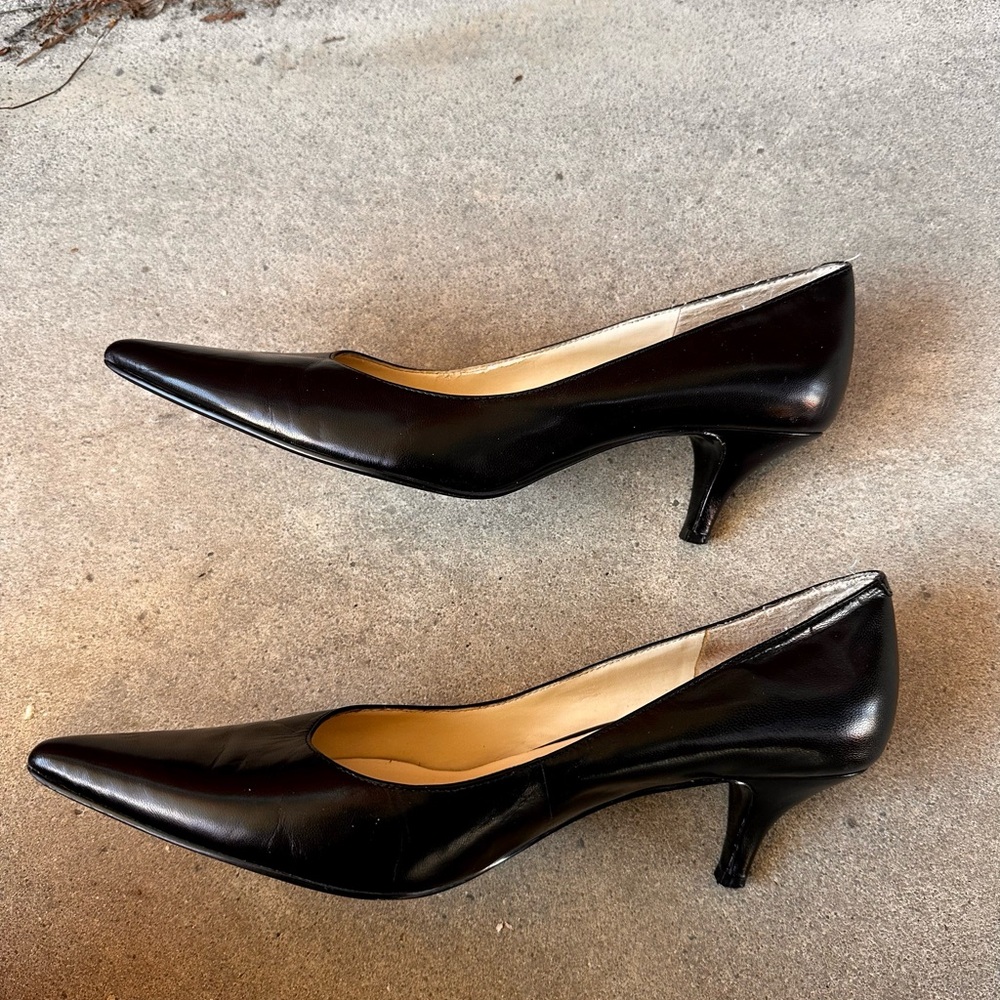 BANDOLINO Black Pointed Toe Heels - Picture 7 of 13